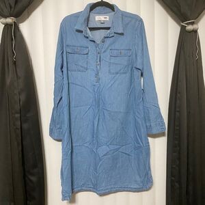 Old Navy denim blue maternity long sleeve shirt